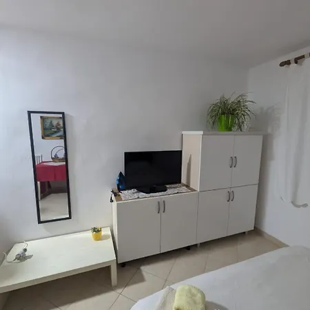 Lägenhet Zhizelle Xhamllik'apartment