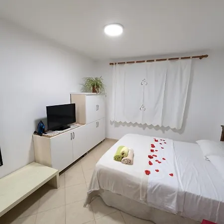 Zhizelle Xhamllik'apartment Tirana