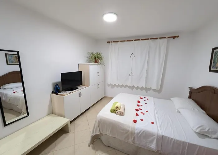 Zhizelle Xhamllik'apartment Τίρανα